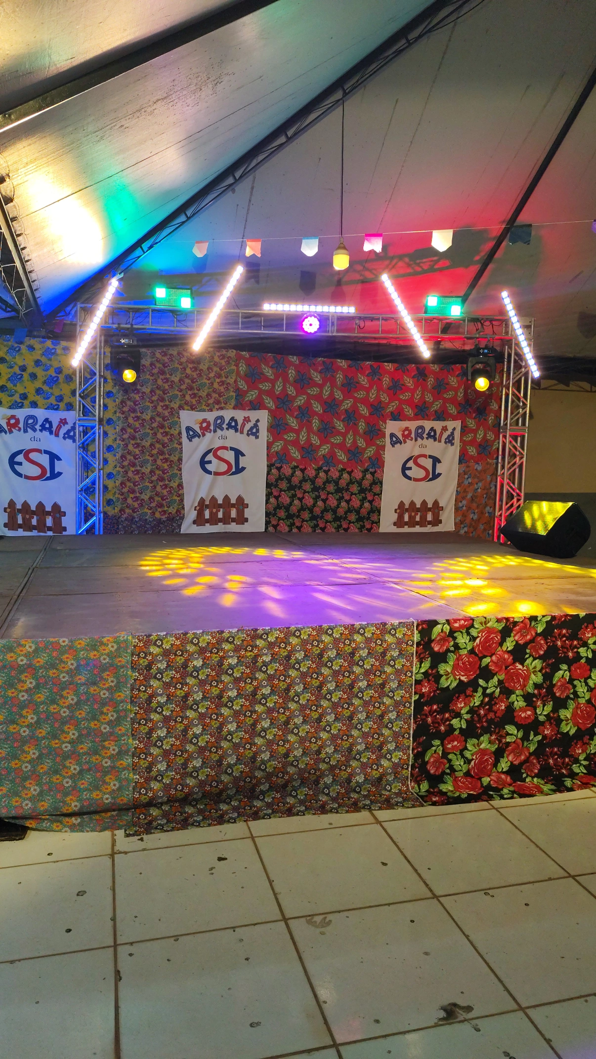 Palco do Arraiá da ESI